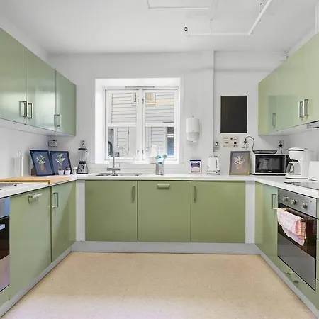 Private Next To Fish Market And Bryggen * Bergen